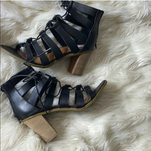 Steve madden strappy sandals 9.5